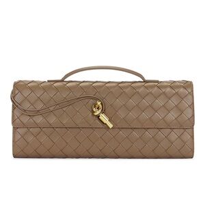 ‼️ONE LEFT! New Bottega Veneta Andiamo Clutch